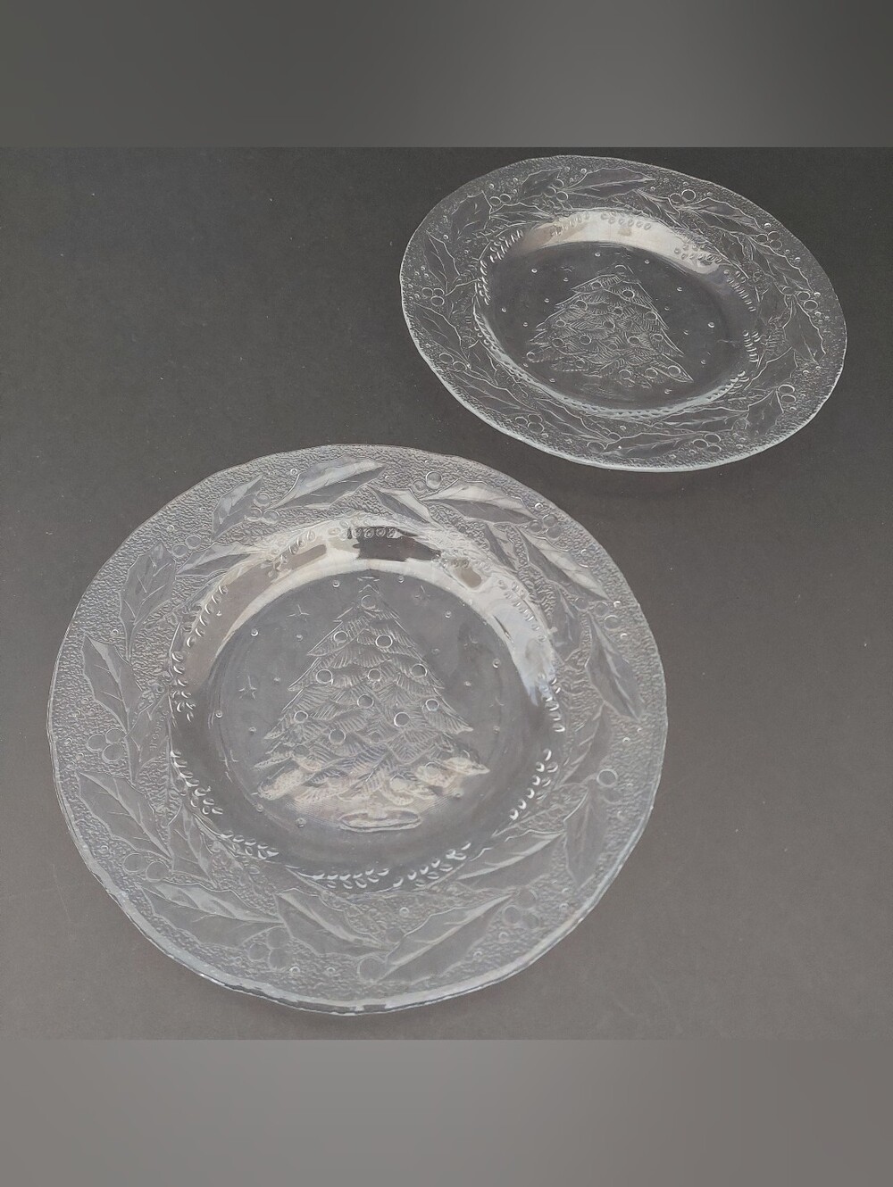 Vintage Arcoroc Holly Tree Glass Salad Plates 7.75" Set of 2 Christmas